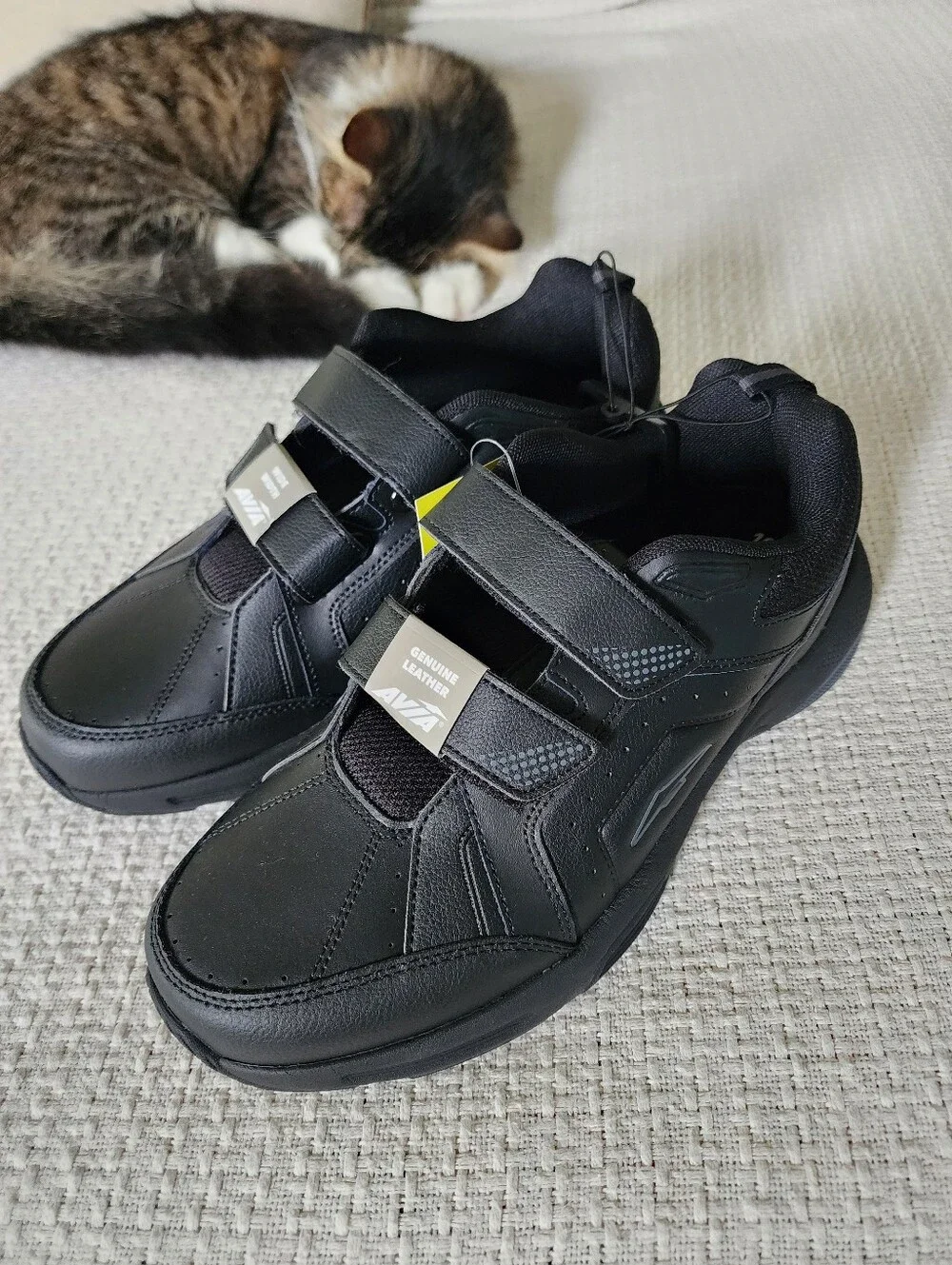 NWT Avia Black Leather Velcro Sneakers